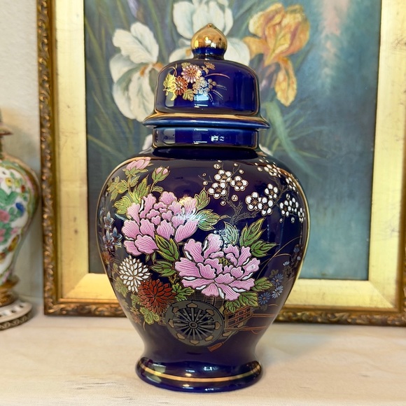 1970’s Kutani Cobalt Blue Porcelain Ginger Jar Vase & Lid (8”) - Picture 3 of 13